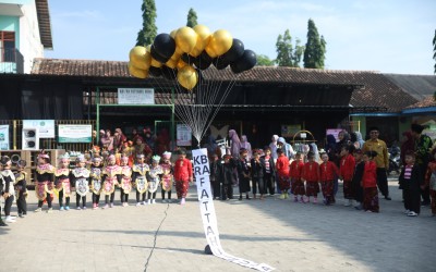 Pelangi Budaya Nusantara Warnai Tasyakuran dan Pentas Seni KB RA Fattahul Huda